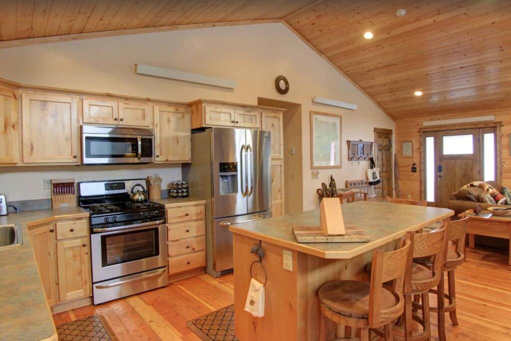 Fox Den Lodge West Yellowstone Esterno foto