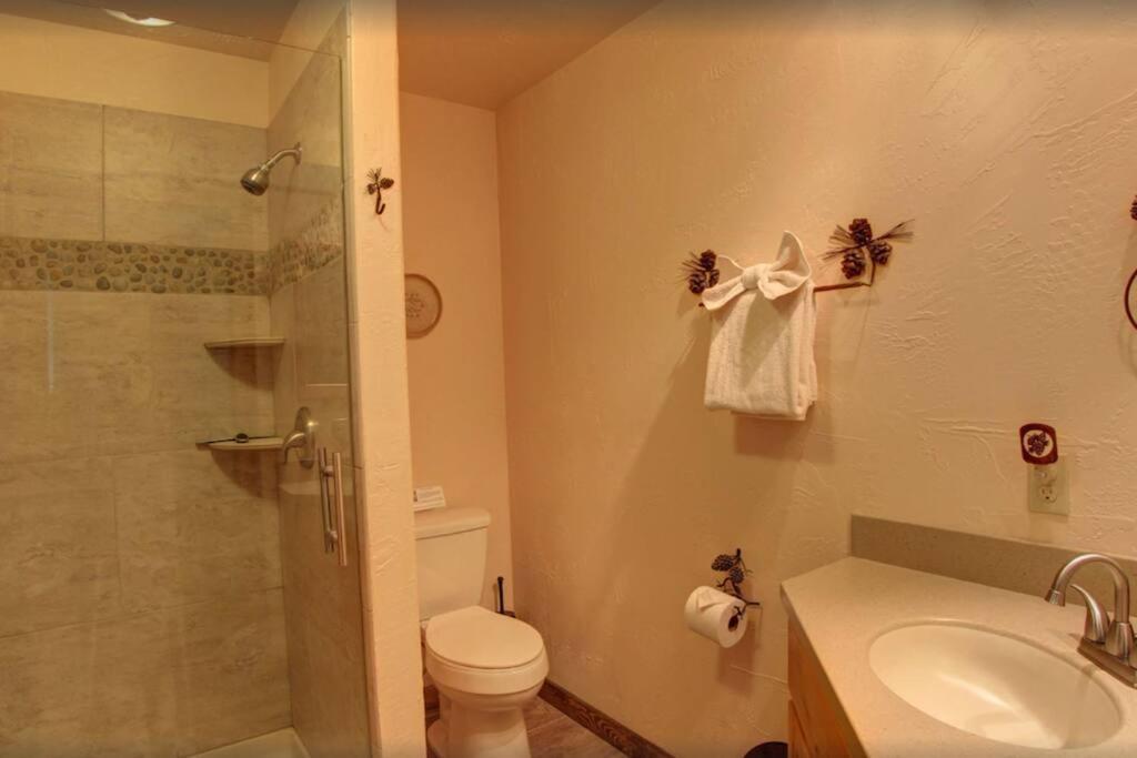 Fox Den Lodge West Yellowstone Esterno foto