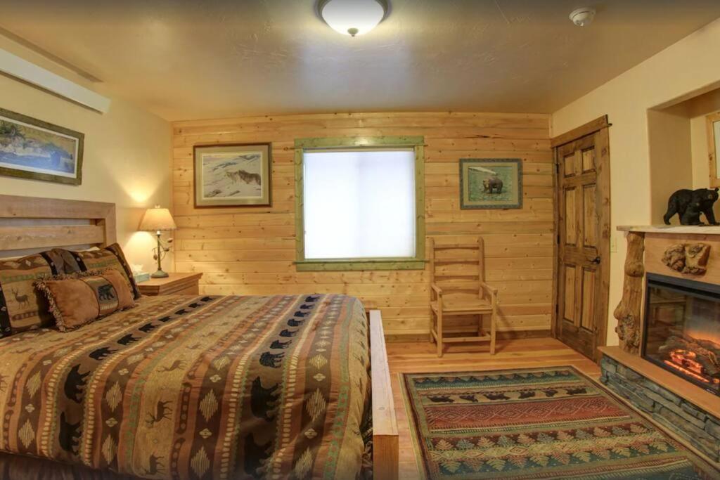 Fox Den Lodge West Yellowstone Esterno foto