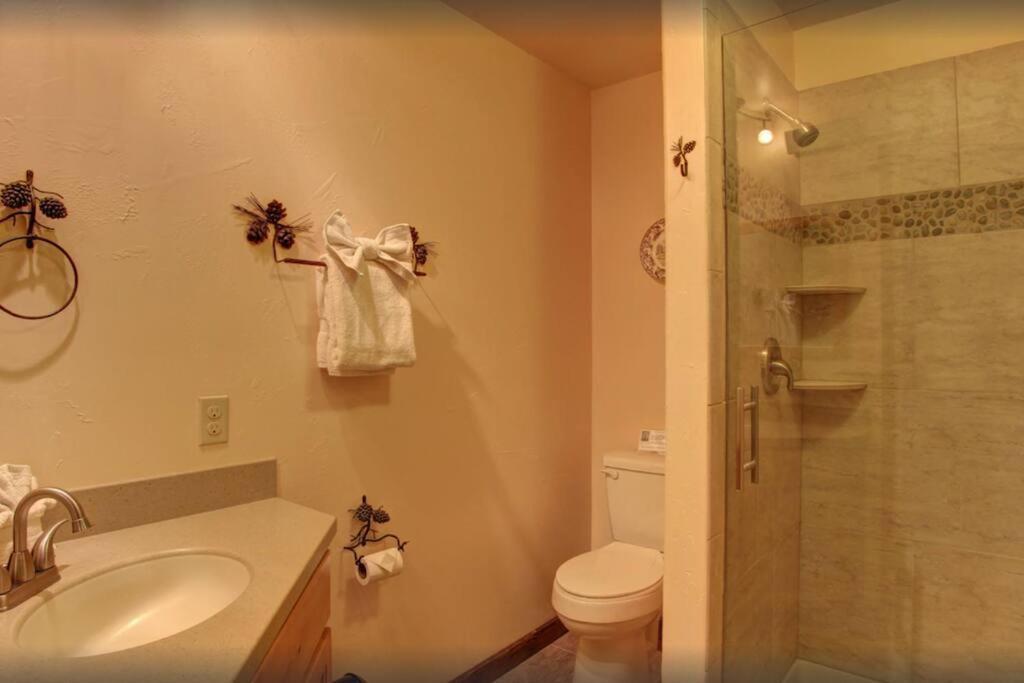 Fox Den Lodge West Yellowstone Esterno foto